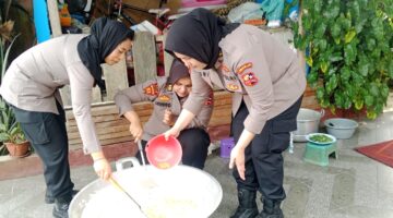 Polres Aceh Tenggara dan Mahasiswa STIK 83 persiapan pembagian takjil di bulan ramadhan