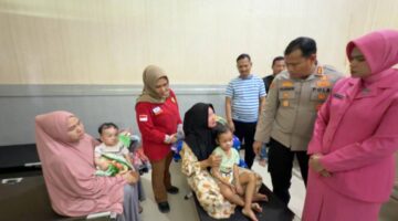 Kapolres Aceh Tenggara dan Ketua Bhayangkari Tinjau Pasca Operasi Bibir Sumbing, Pastikan Senyum Harapan Terus Mekar