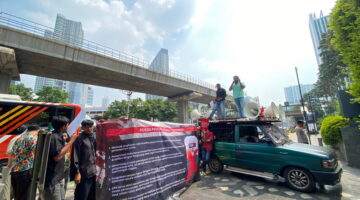 Aksi Unjuk Rasa Mendesak Transparansi Pengadaan Rudal BrahMos dan Penguatan Pengawasan DPR
