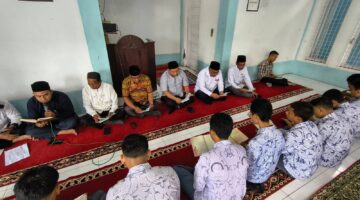 Yahdi Hasan Hadiri Yasinan di SMA Negeri 1 Kutacane, Doakan 21 Tahun Perdamaian Aceh dan 81 Tahun Kemerdekaan Republik Indonesia. ‎