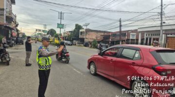 Polres Aceh Tenggara Hadir, Jaga Keselamatan Pelajar di Pagi Hari