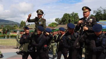 Usai Upacara HUT ke-81 TNI, Kapolres Aceh Tenggara Beri Kejutan Penuh Makna untuk Kodim 0108/Agara